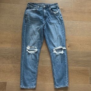 American Eagle High Rise Distressed Mom Jeans | 6